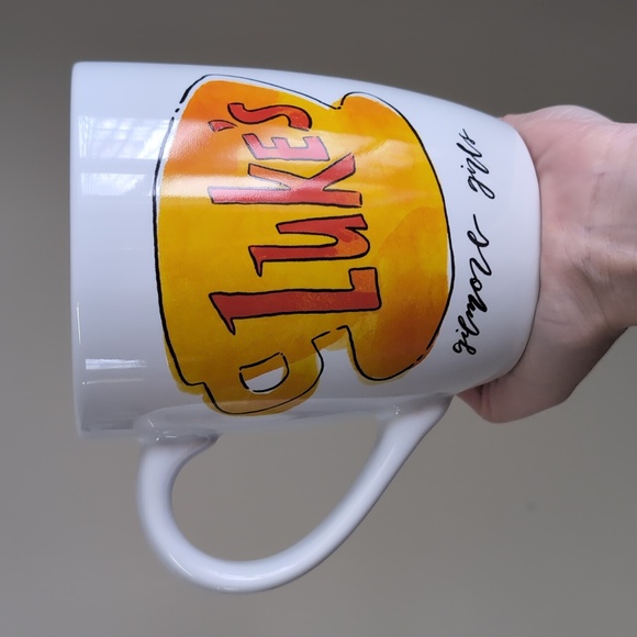 Gilmore Girls Gift Bundle - Cozy Blanket, XL Mug, 6 Pack Scalloped Socks 🧦 - Picture 7 of 13